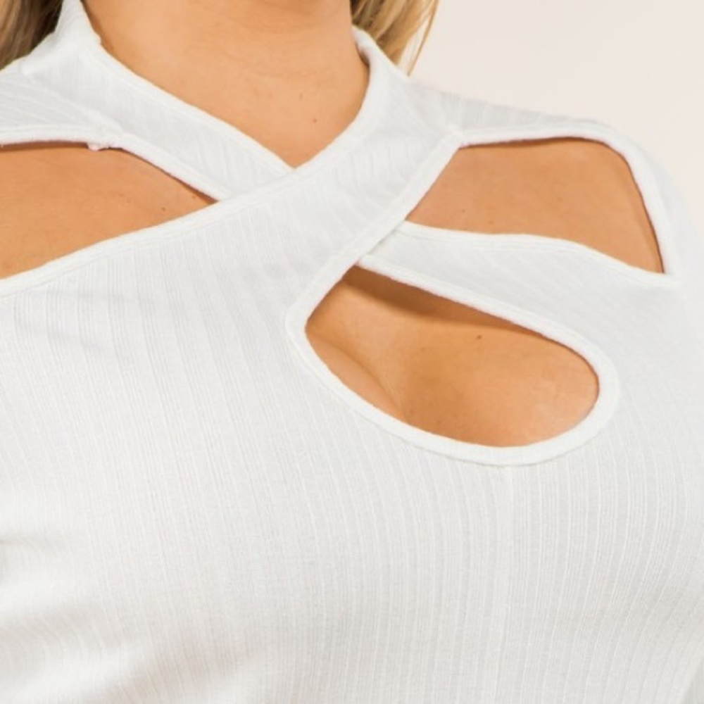 Cropped Keyhole Top - Picture 7 of 16